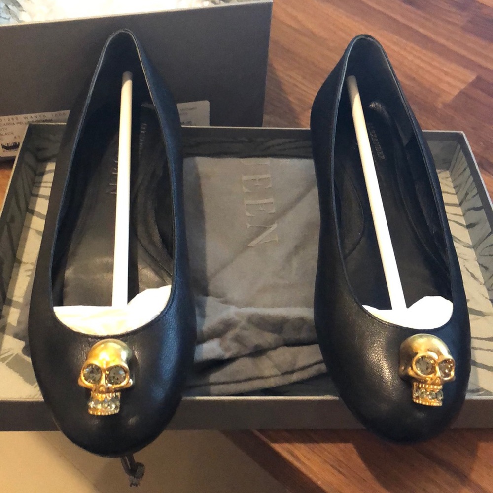 McQueen gold skull flat black 37.5